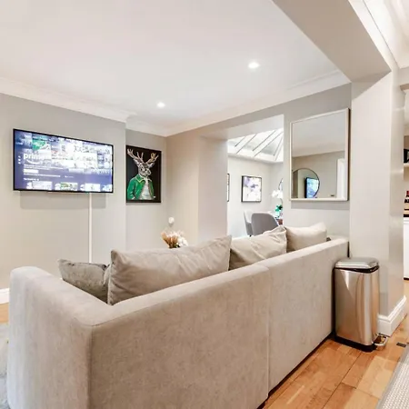 Spacious And Private Apartment By Royal Palace